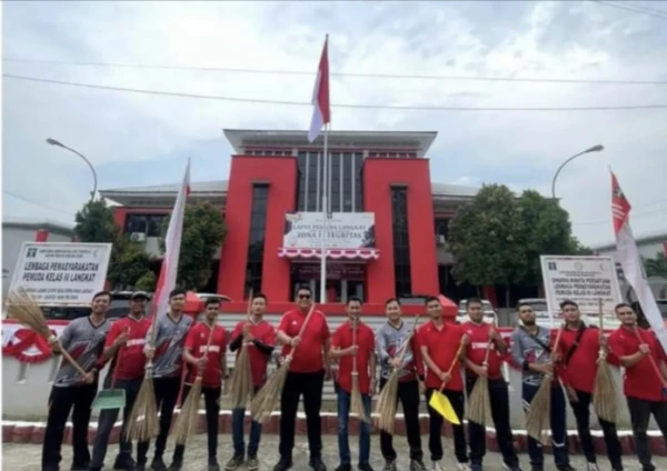 Aksi Bersih-bersih di Lapas Pemuda Kelas III Langkat untuk Peringati Hari Pengayoman ke-79 - Digital Media Public